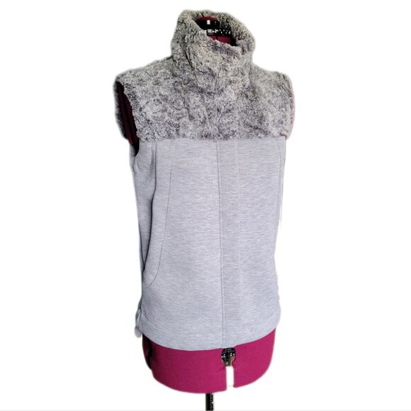 The North Face Woman's Grey Hybrination Thermal 3D Faux Fur Gorpcore Vest sz S - Picture 3 of 9